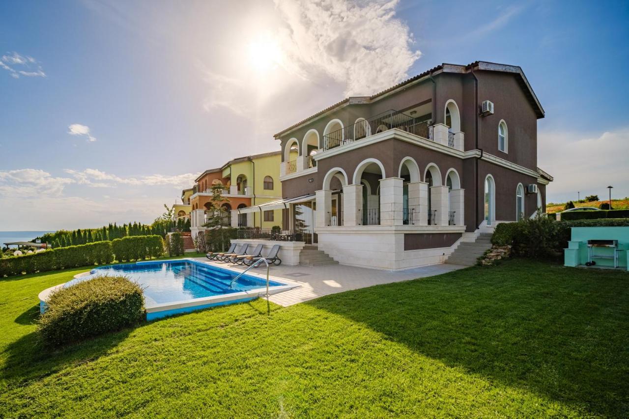 Lighthouse Luxe Estate Apart & Villas Balchik Exterior photo