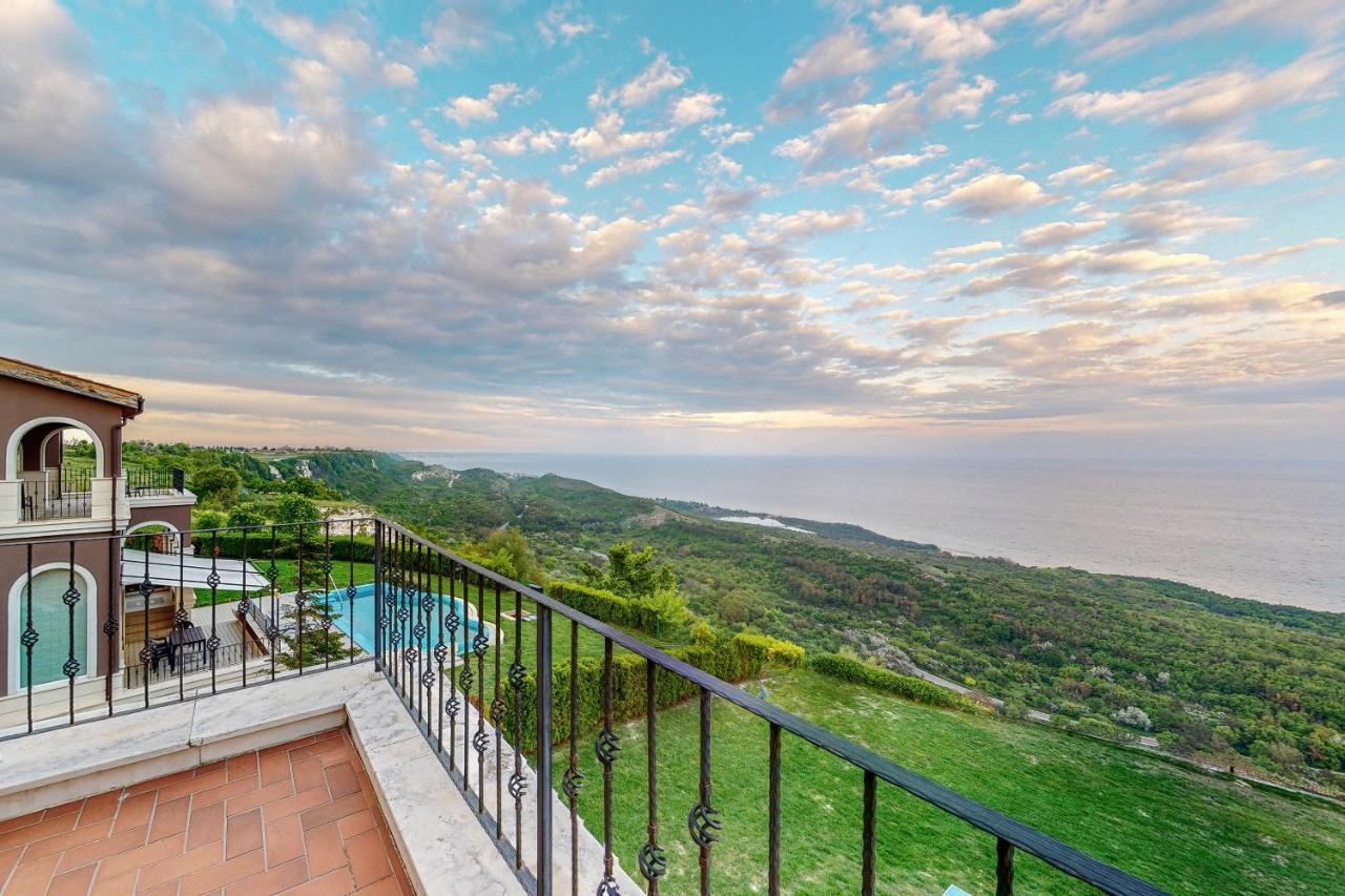 Lighthouse Luxe Estate Apart & Villas Balchik Exterior photo